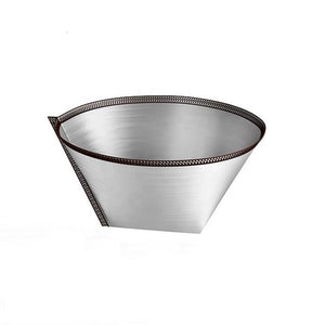 Trapetsformat kaffefilter i finmaskigt rostfritt stål med sydd kant, snett från sidan på vit bakgrund
