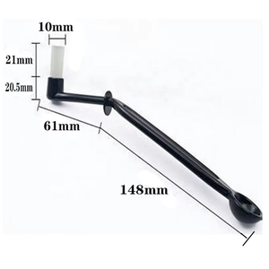 Mått på rengöringsborsten: handtag 148 mm och vinklad hals 61 mm, cirka 21 cm totalt. Borsthuvud 10 mm i diameter med 21 mm långa borst